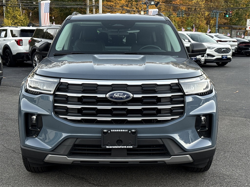 2025 Ford Explorer photo 2