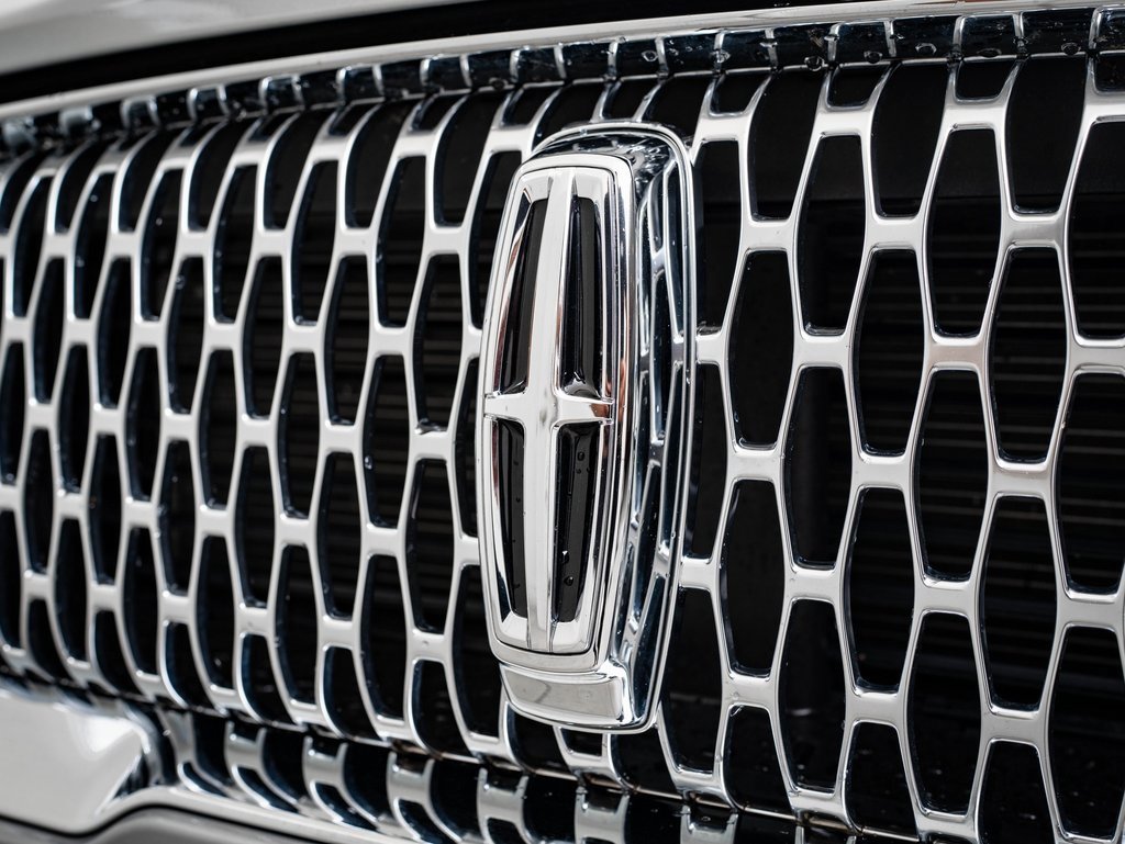 2021 Lincoln Corsair Standard photo 3