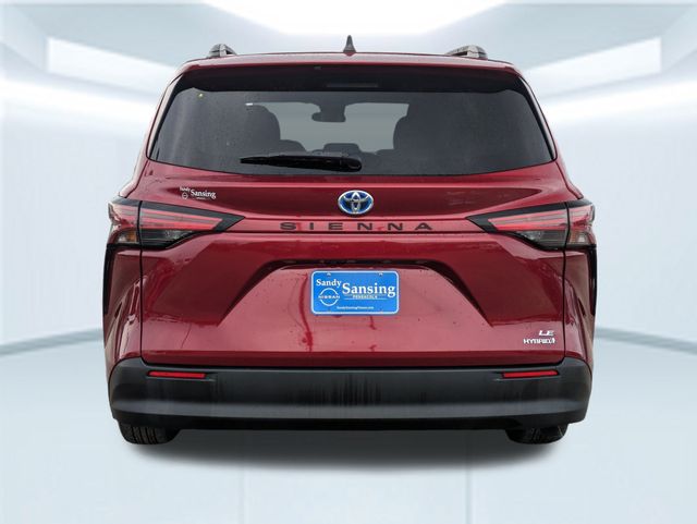2021 Toyota Sienna LE photo 3