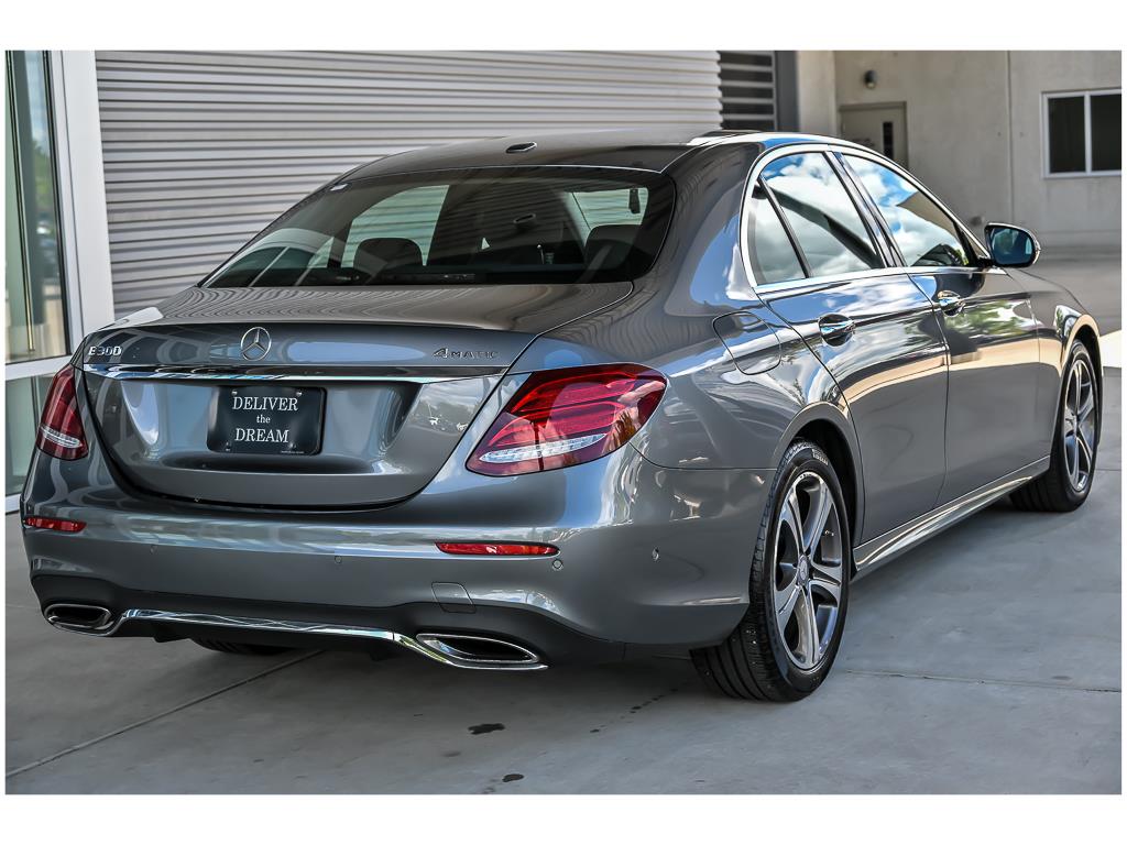 2017 Mercedes Benz E 300 4MATIC photo 8