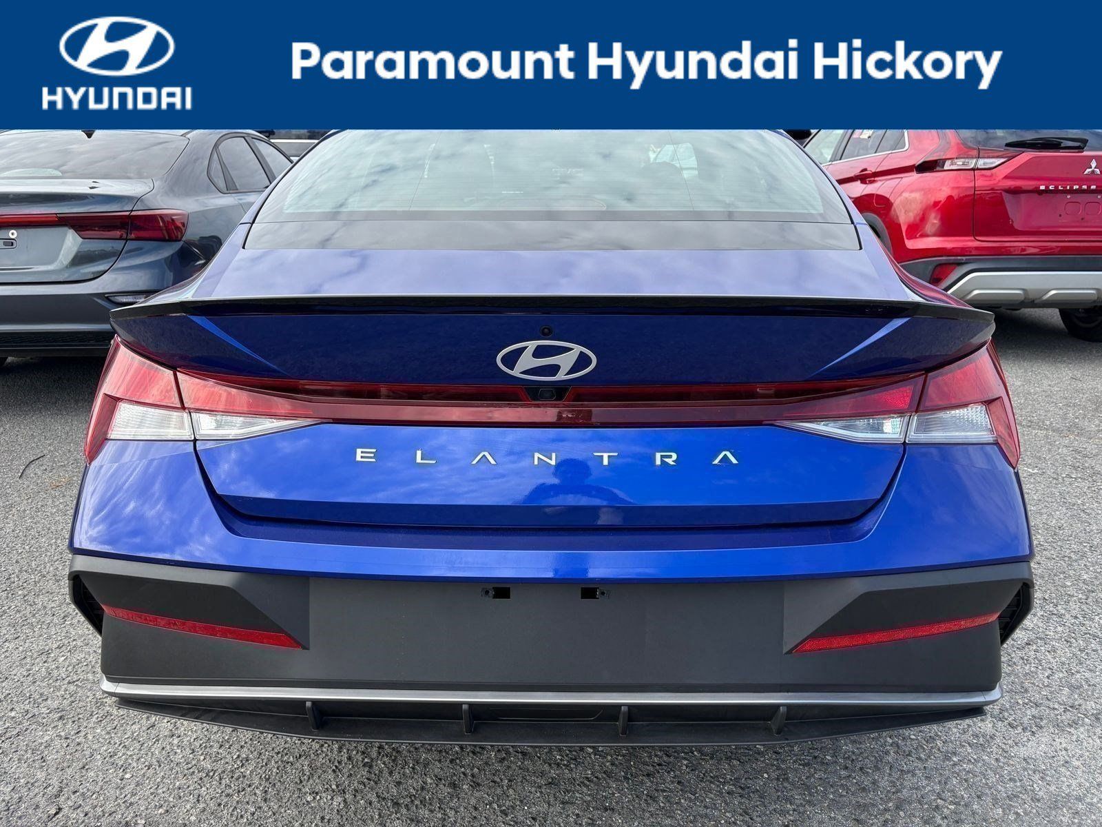 2025 Hyundai Elantra SEL Sport photo 4