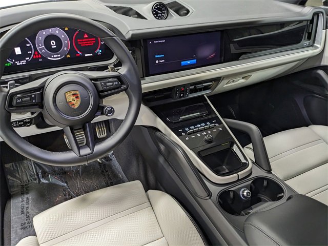 2024 Porsche Cayenne S photo 4