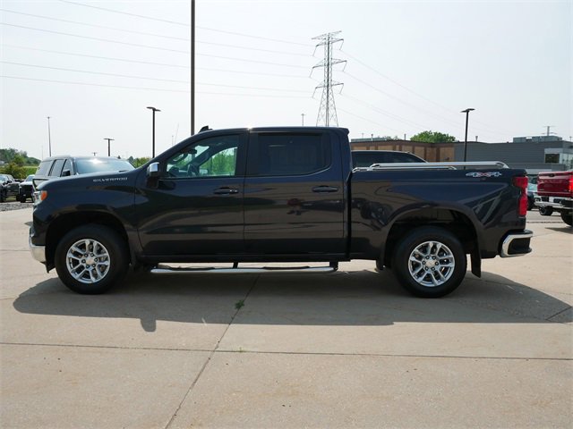 2022 Chevrolet Silverado 1500 LT photo 3