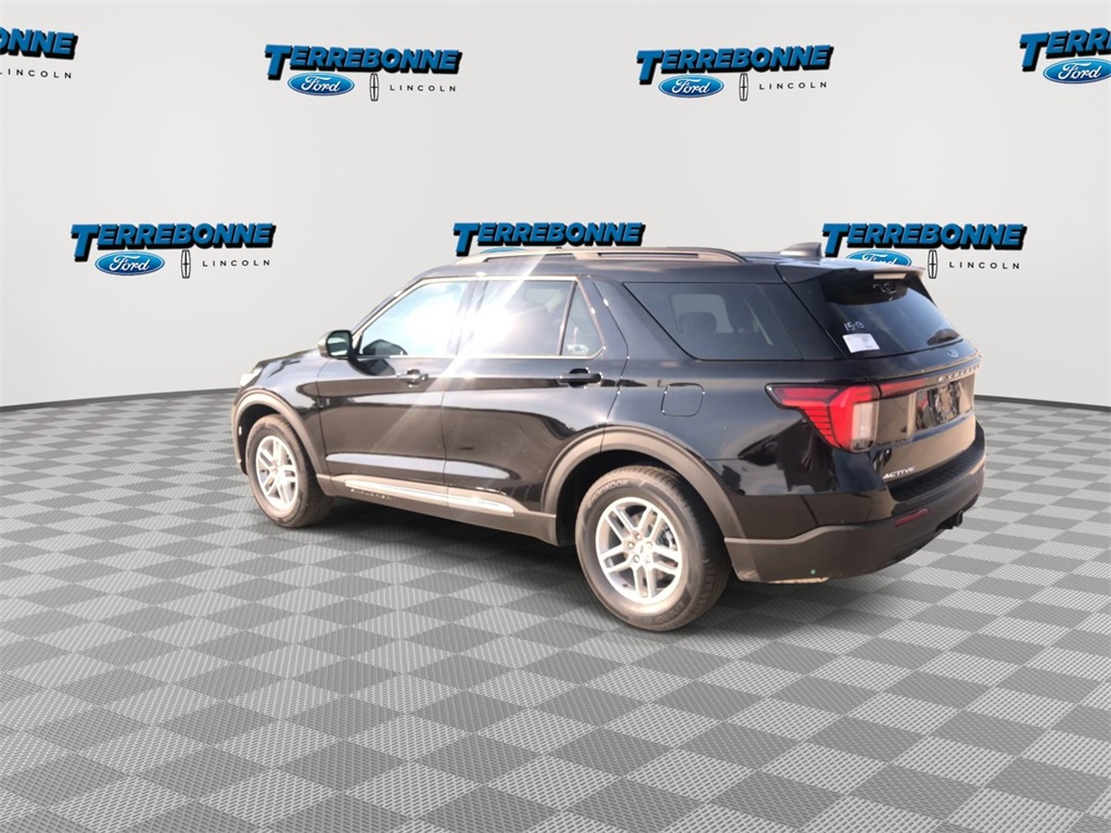 2025 Ford Explorer photo 3