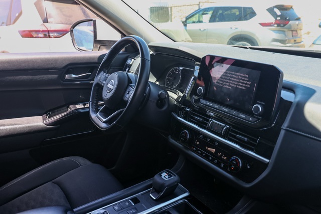 2022 Nissan Pathfinder SV photo 19