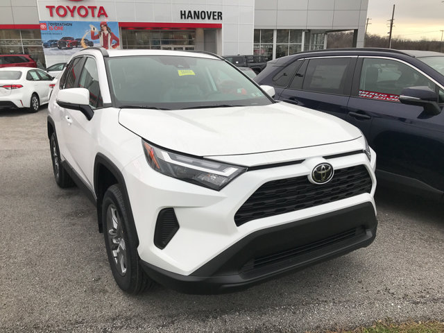2025 Toyota RAV4 XLE's photo