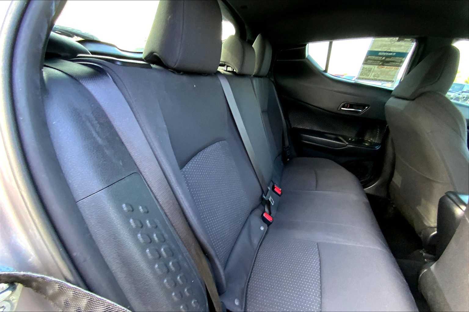 2018 Toyota C-HR XLE Premium photo 17
