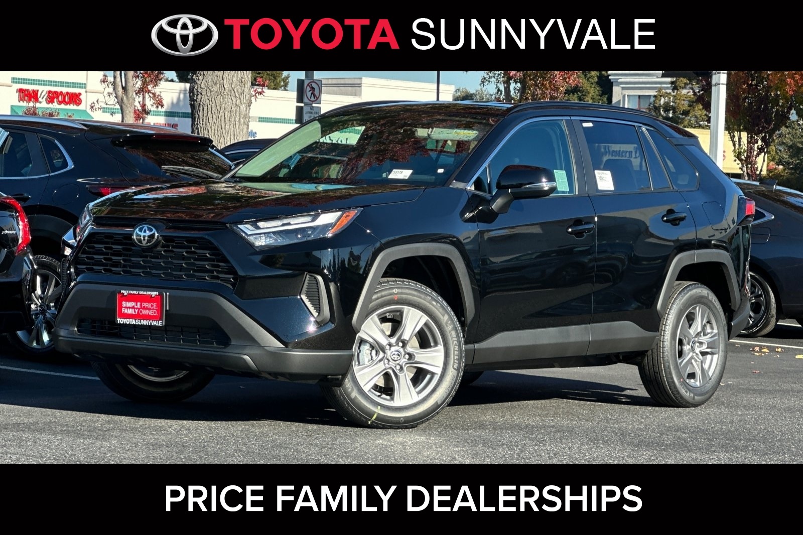 2025 Toyota RAV4 XLE's photo