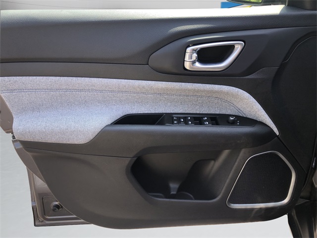 2022 Jeep Compass Latitude photo 12