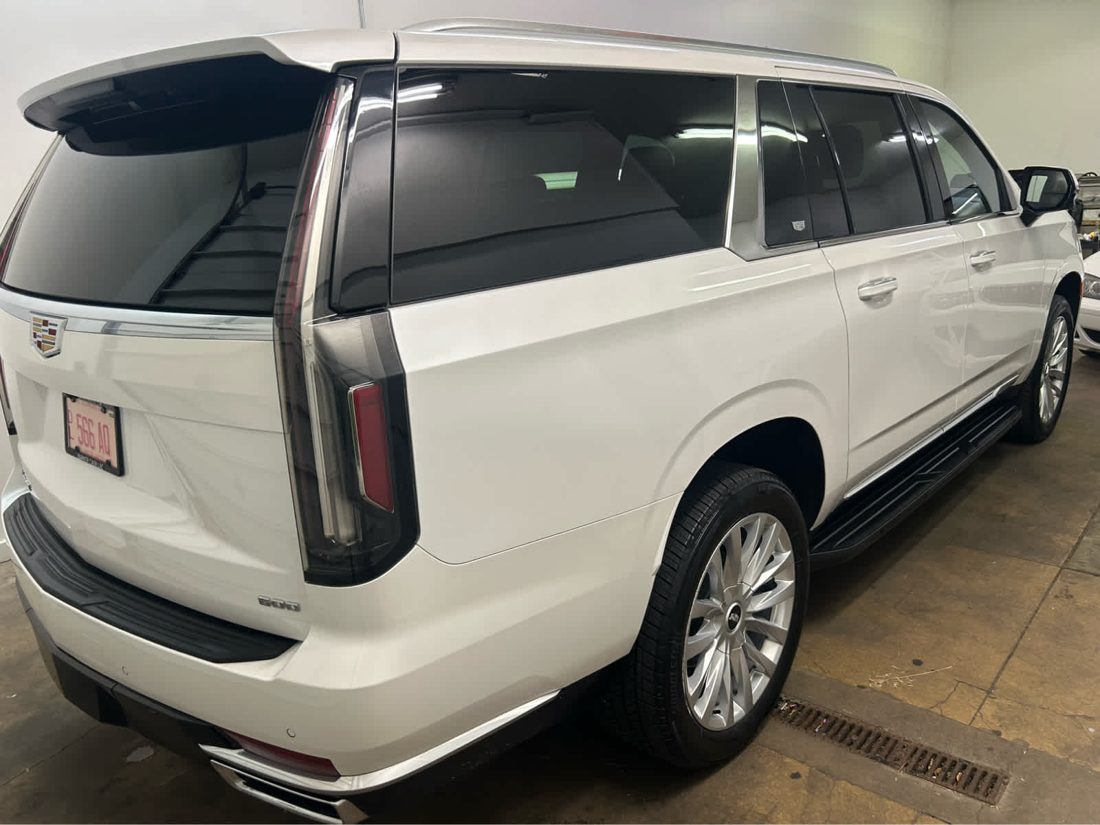 2022 Cadillac Escalade ESV Luxury photo 2