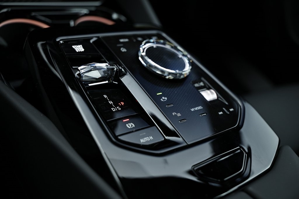 2026 Bmw 550e xDrive photo 38
