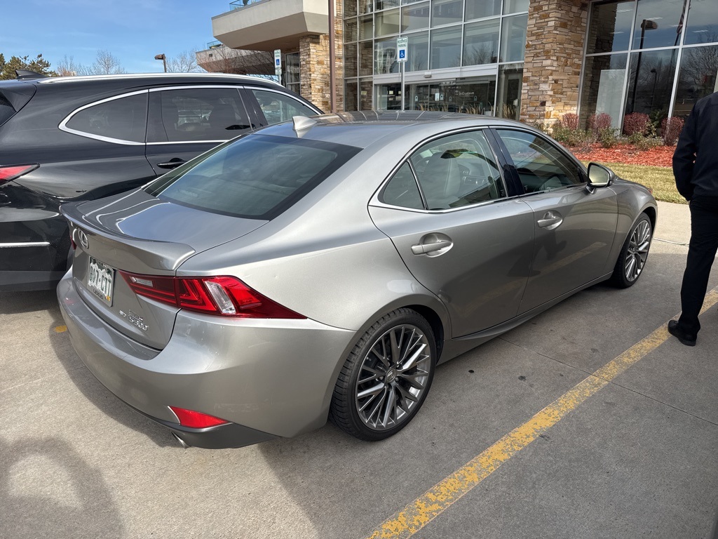 2016 Lexus IS 300 photo 3