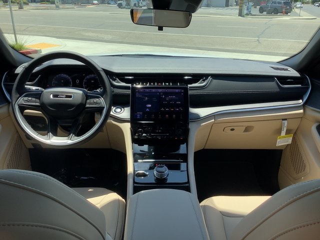 2025 Jeep Grand Cherokee Limited photo 4