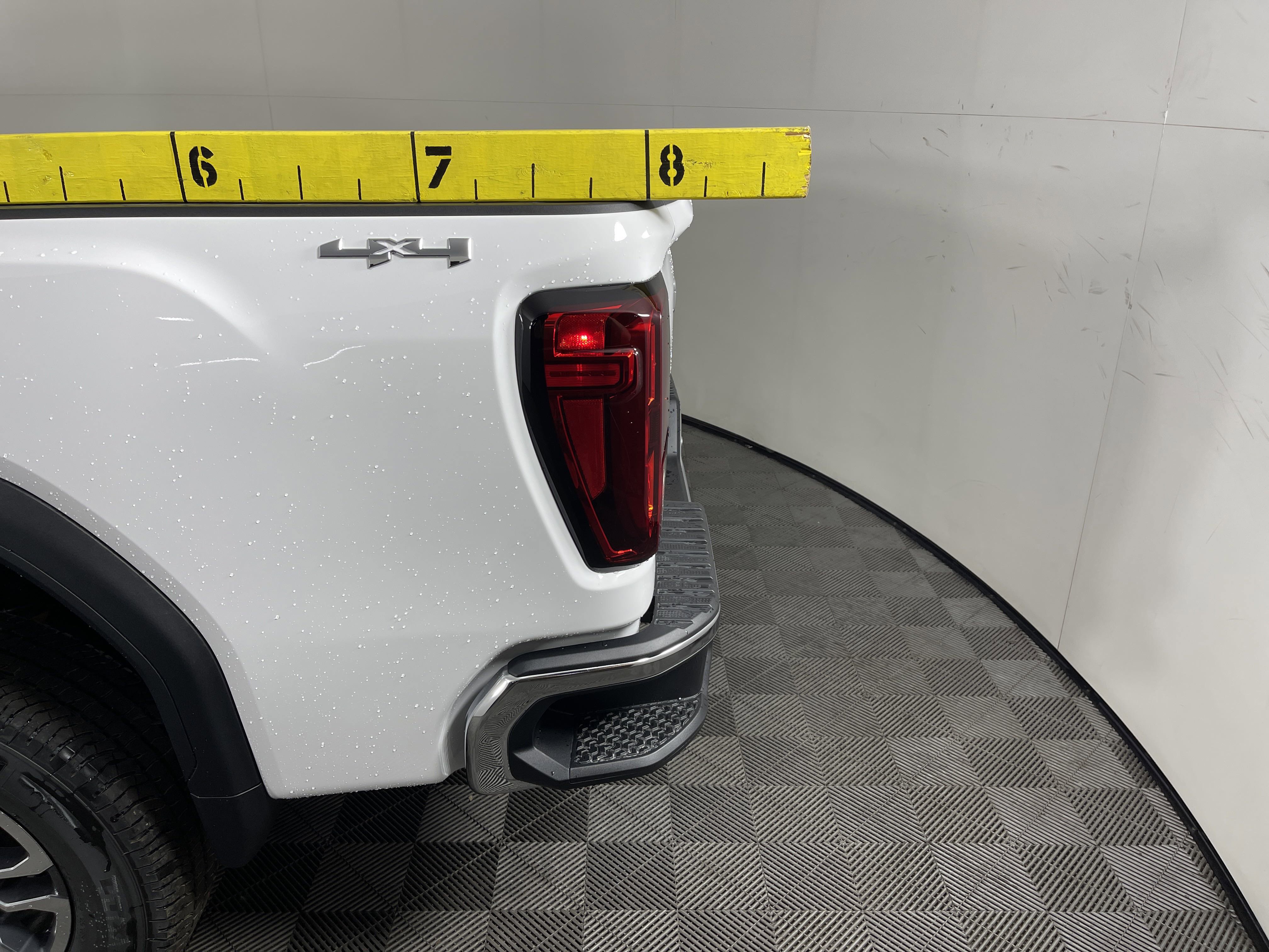 2025 Gmc Sierra 2500 HD SLE photo 3
