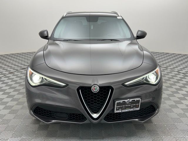2018 Alfa Romeo Stelvio Base photo 2