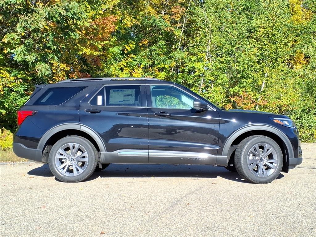 2025 Ford Explorer photo 3