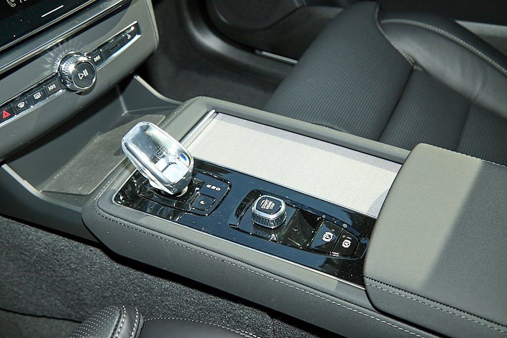 2026 VOLVO XC90 - Image 16