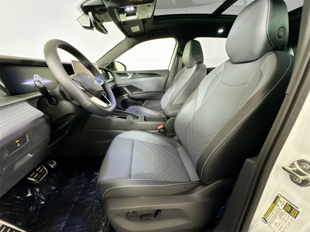 2025 Volkswagen Tiguan SE R-Line Black photo 6