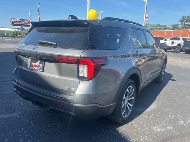 2025 Ford Explorer ST-Line photo 3