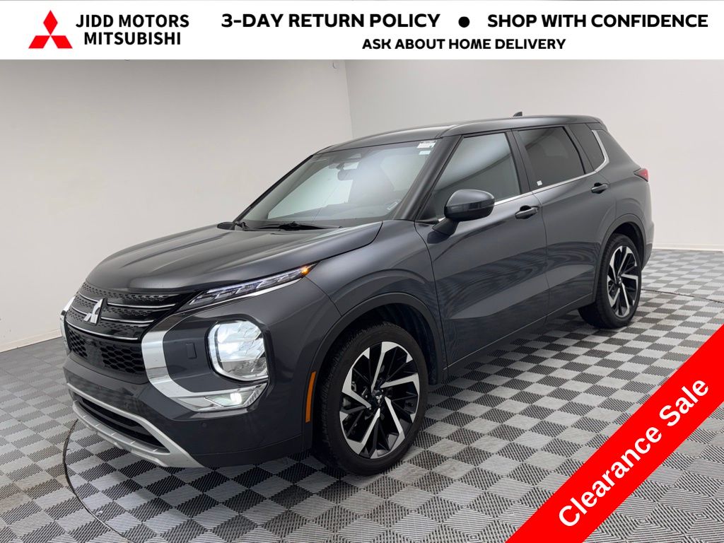 2024 Mitsubishi Outlander SE's photo