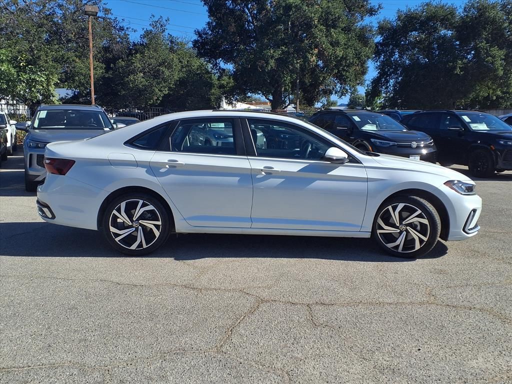 2025 Volkswagen Jetta 1.5T SEL photo 3