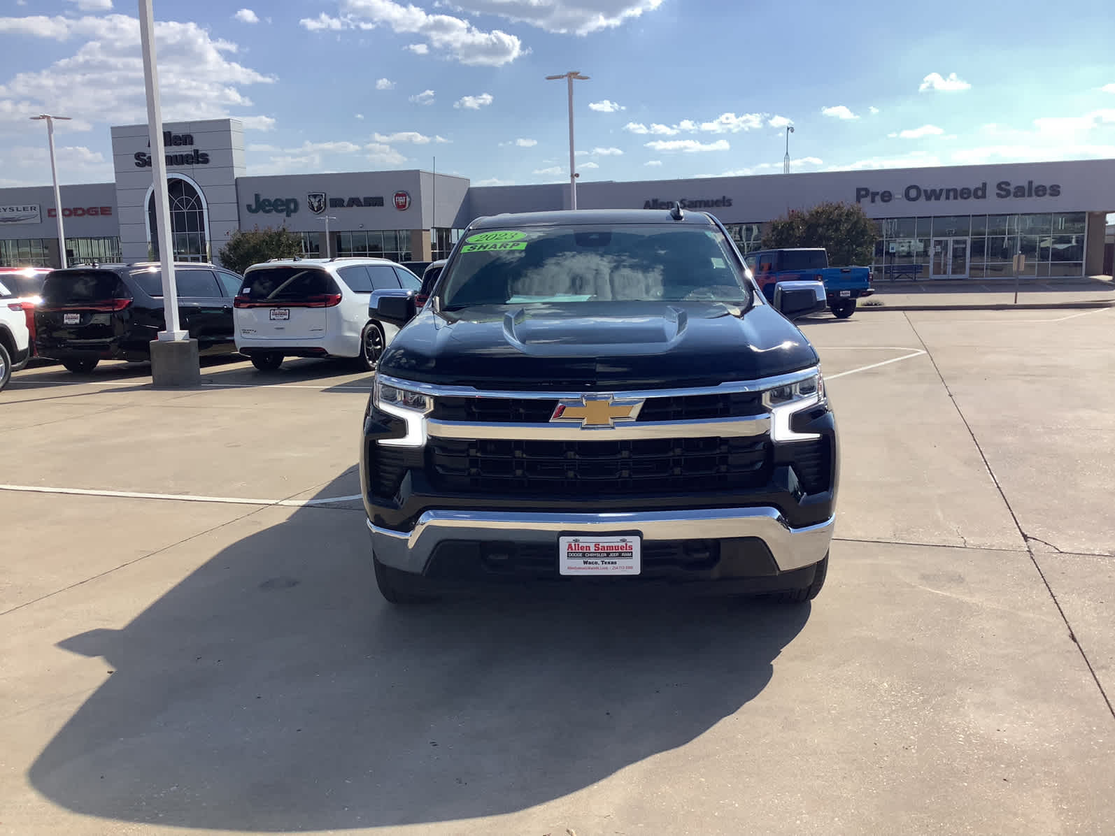 2023 Chevrolet Silverado 1500 LT photo 2