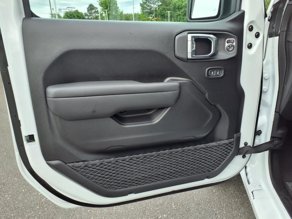 2025 Jeep Wrangler Sport S photo 4