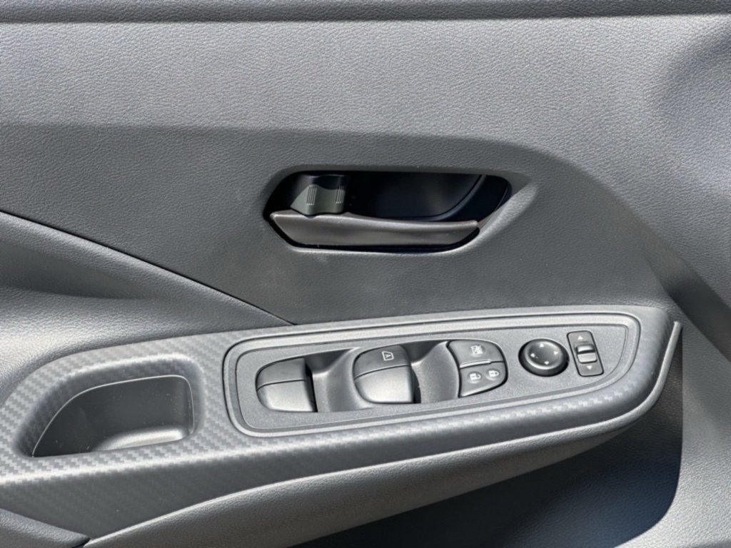 2025 Nissan Versa S photo 18