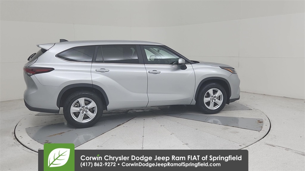 2024 Toyota Highlander LE photo 16