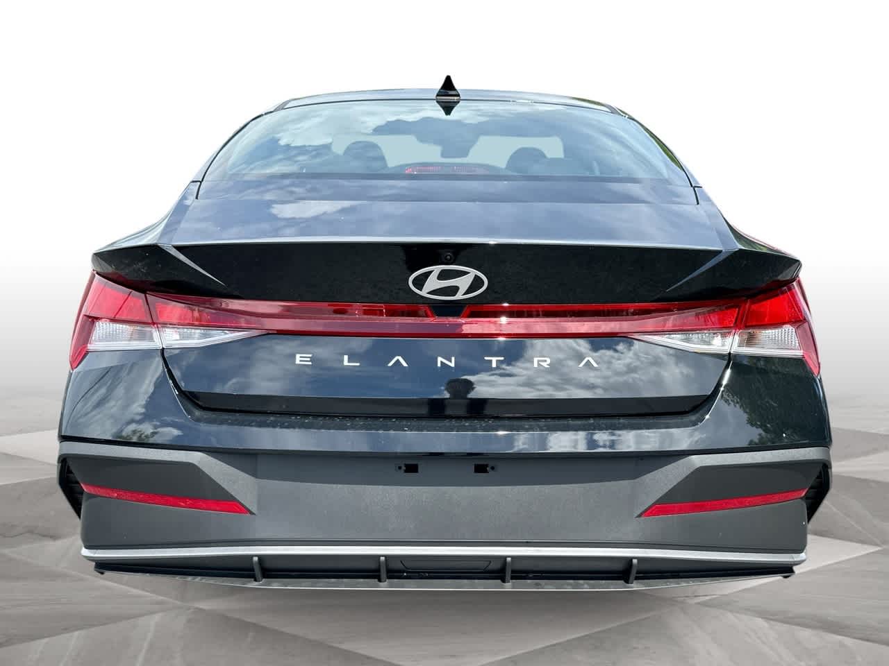2025 Hyundai Elantra SE photo 6