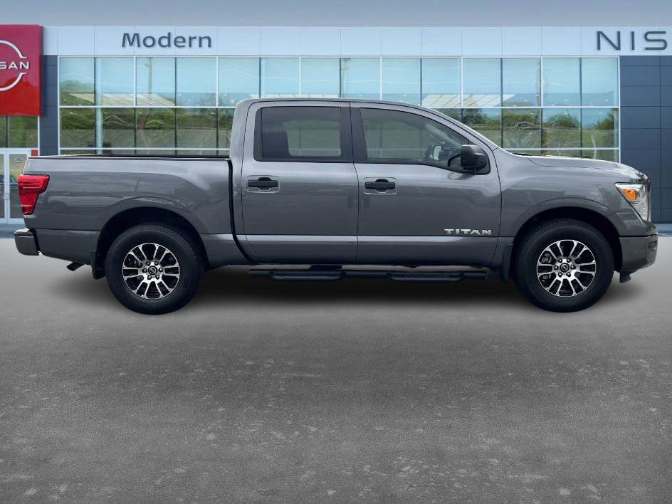 2024 Nissan Titan SV photo 4