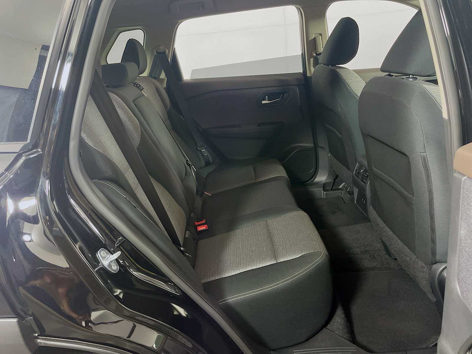 2022 Nissan Rogue SV photo 18