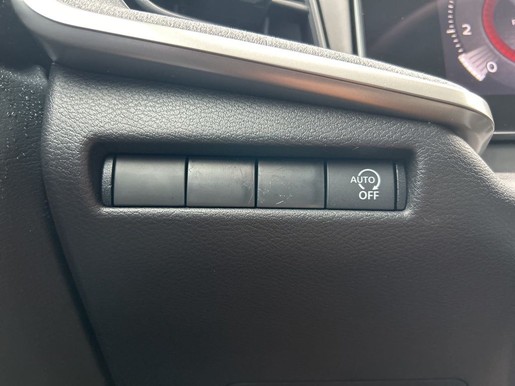2025 Nissan Kicks SV photo 21