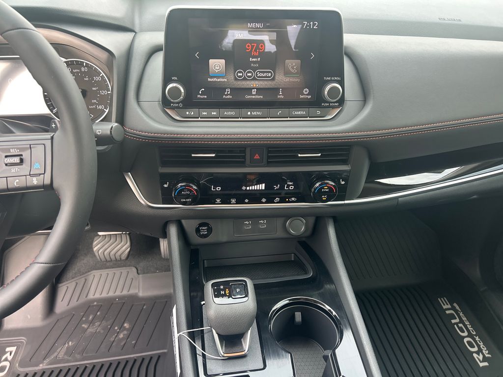 2026 Nissan Rogue SV photo 29