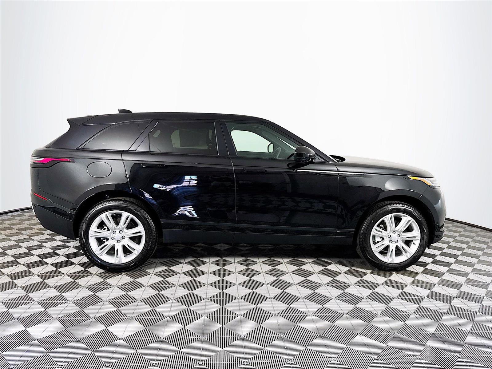 2025 Land Rover Range Rover Velar S photo 4