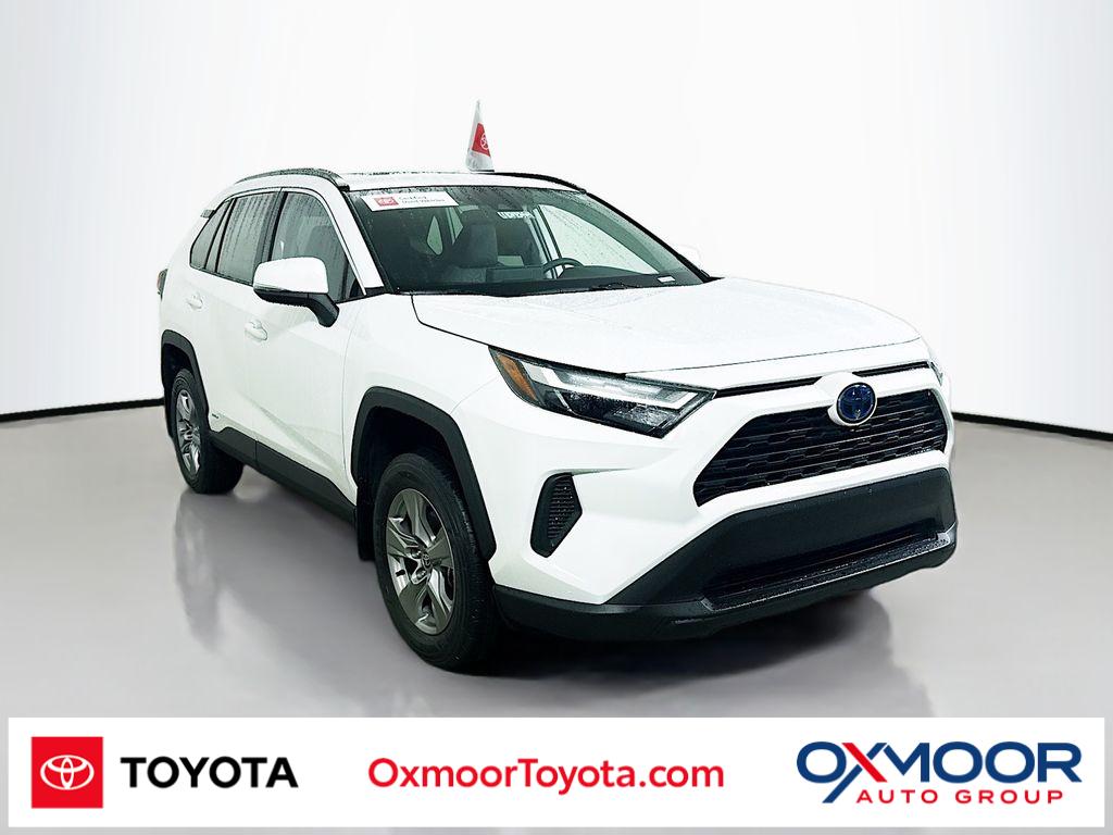 2024 Toyota RAV4 XLE's photo