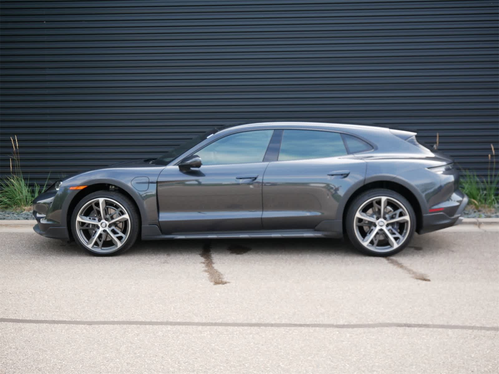 2021 Porsche Taycan 4 Cross Turismo photo 2