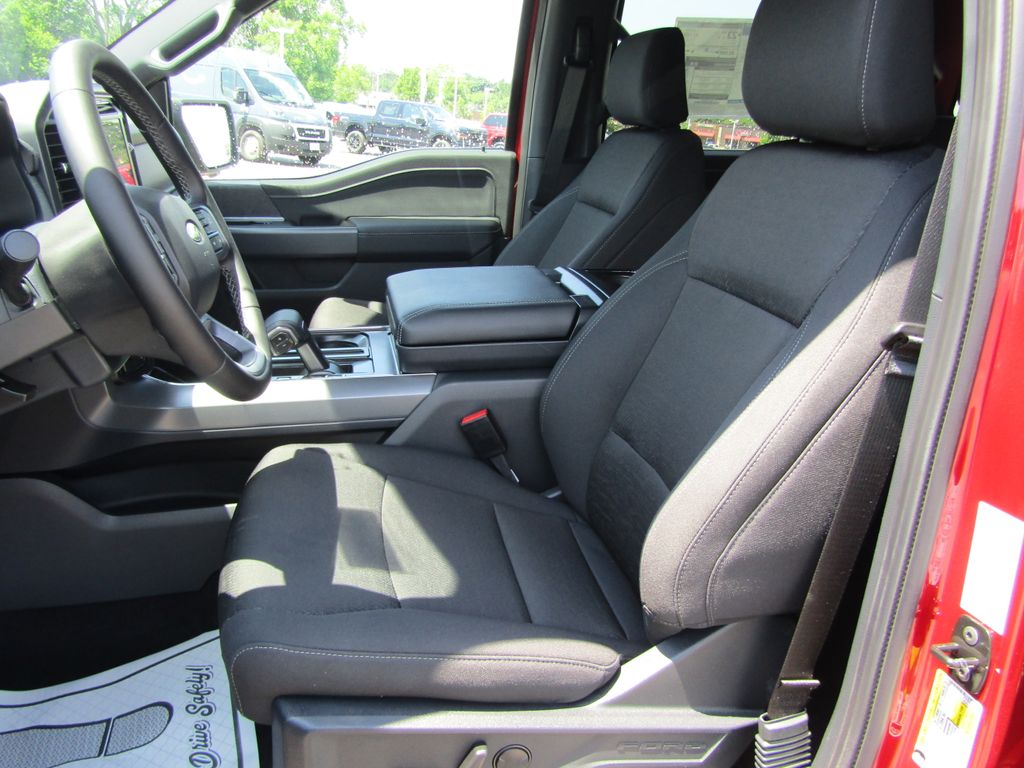 2025 Ford F-150 XLT photo 10