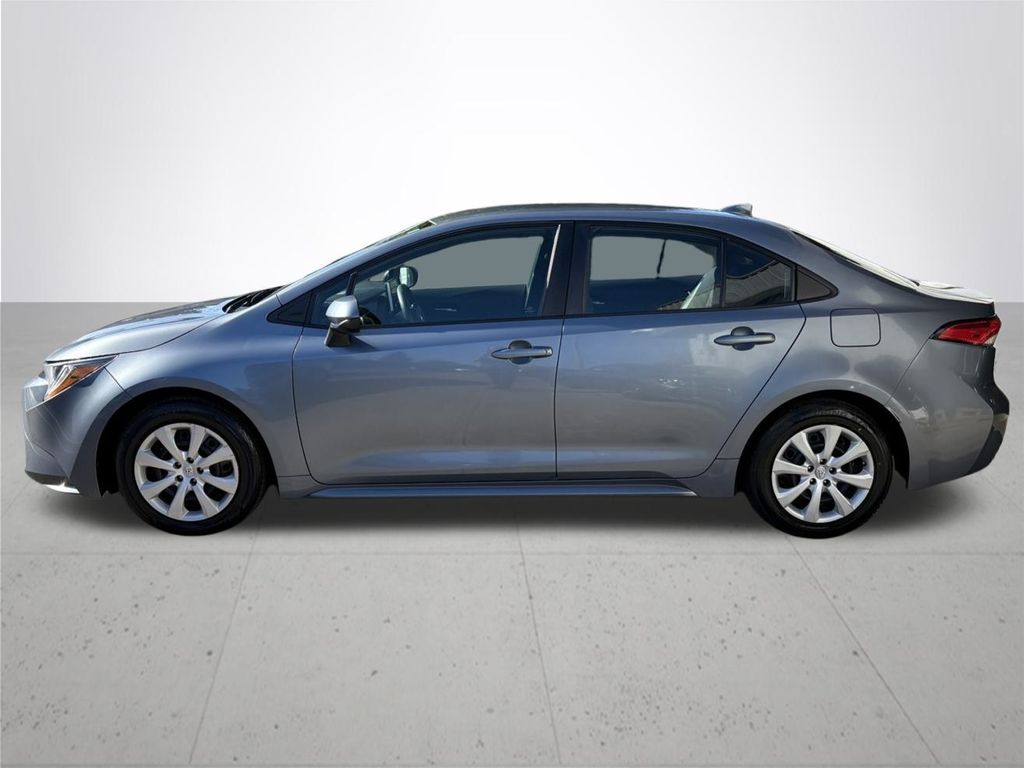 2021 Toyota Corolla LE photo 11