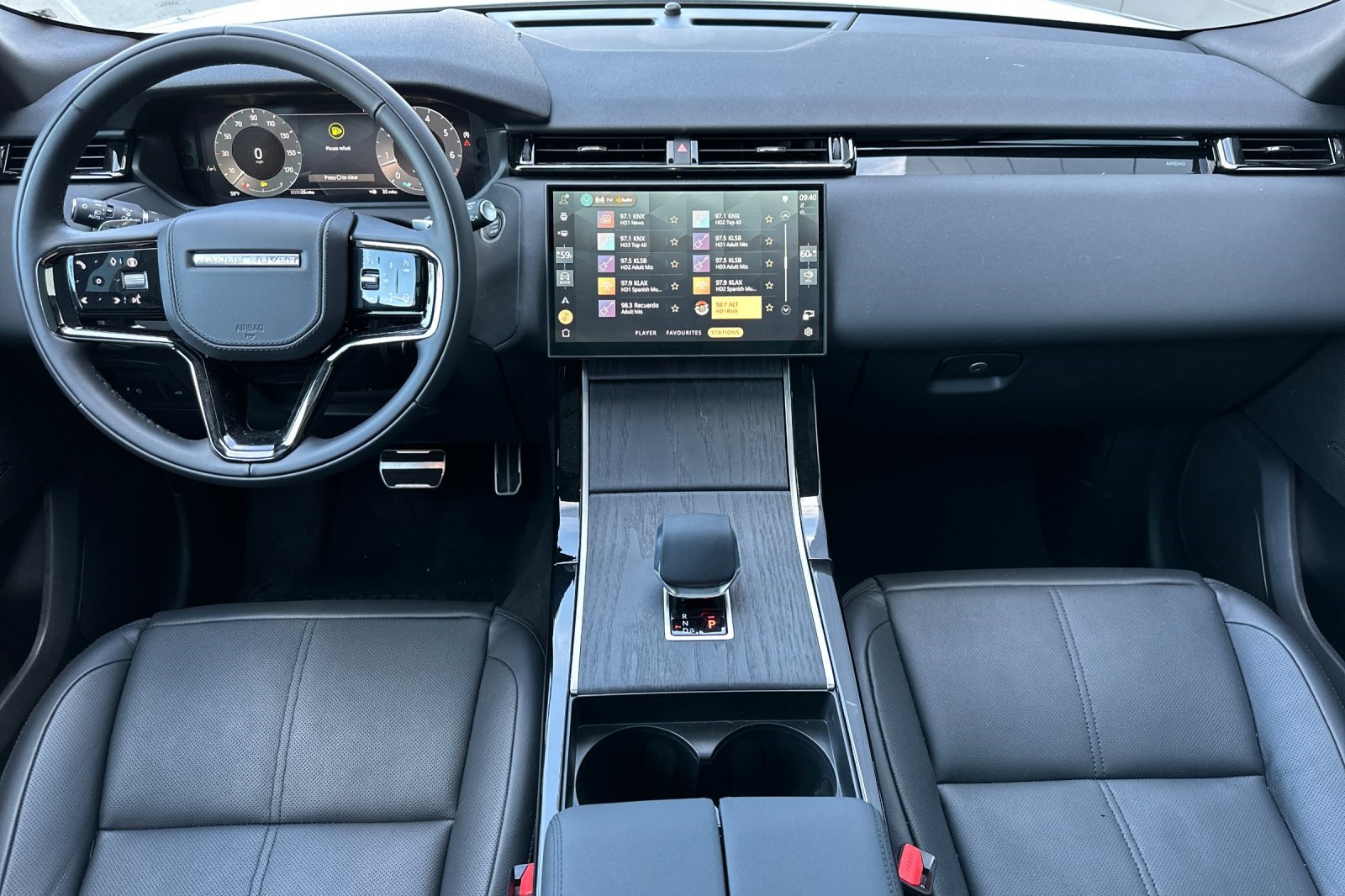 2025 Land Rover Range Rover Velar SE photo 13