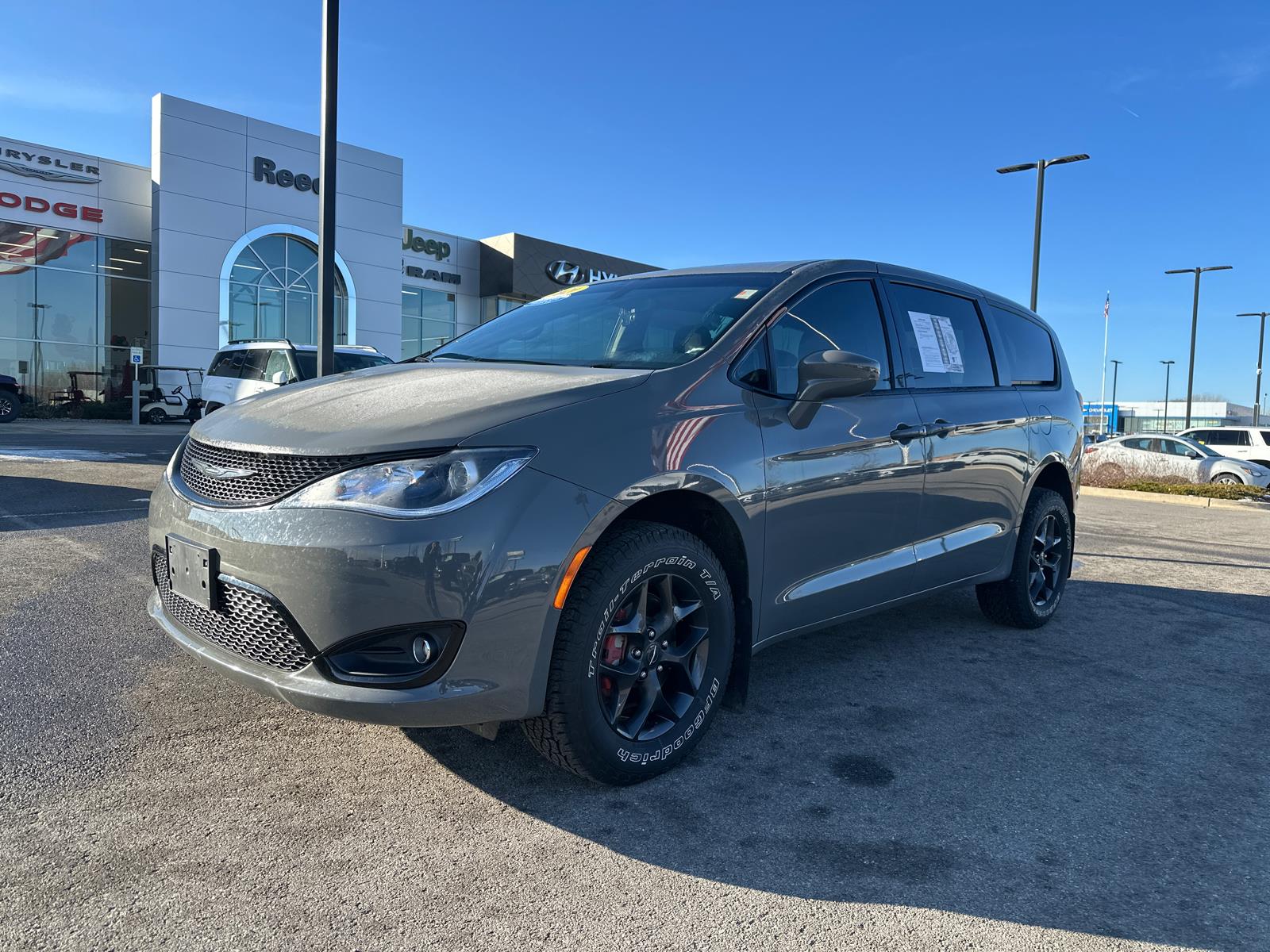 2020 Chrysler Pacifica Touring's photo