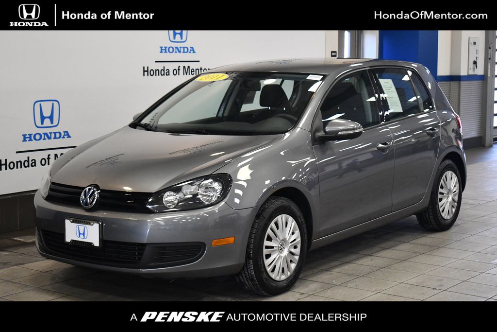 2011 Volkswagen Golf Base's photo