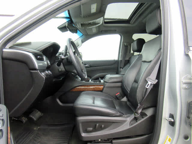 2015 Chevrolet Suburban LTZ photo 3