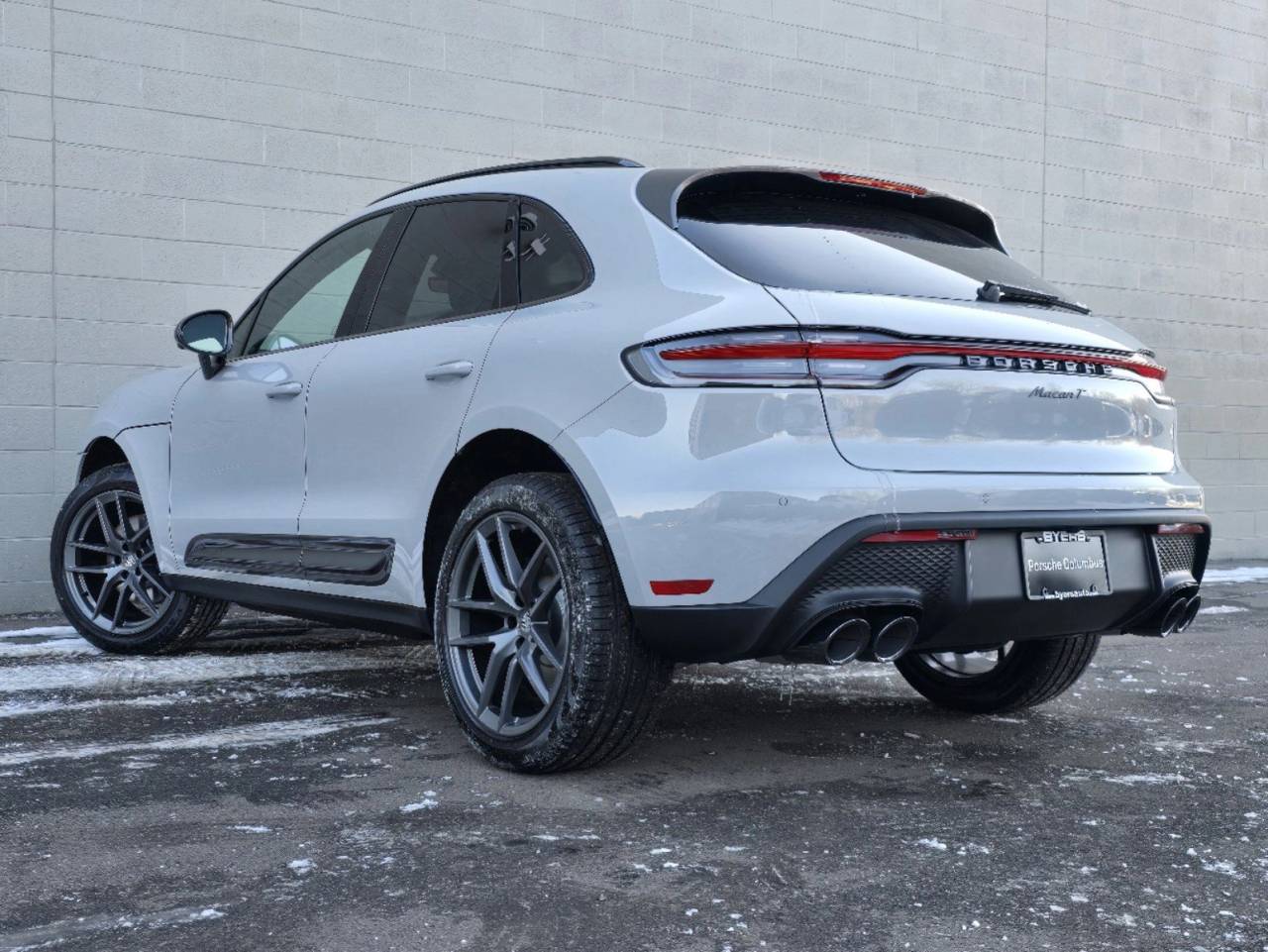 2025 Porsche Macan T photo 4