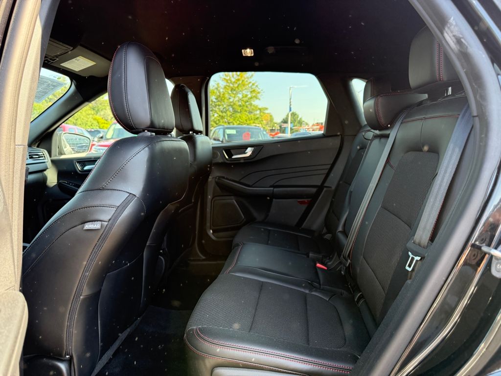 2023 Ford Escape ST-Line Select photo 9