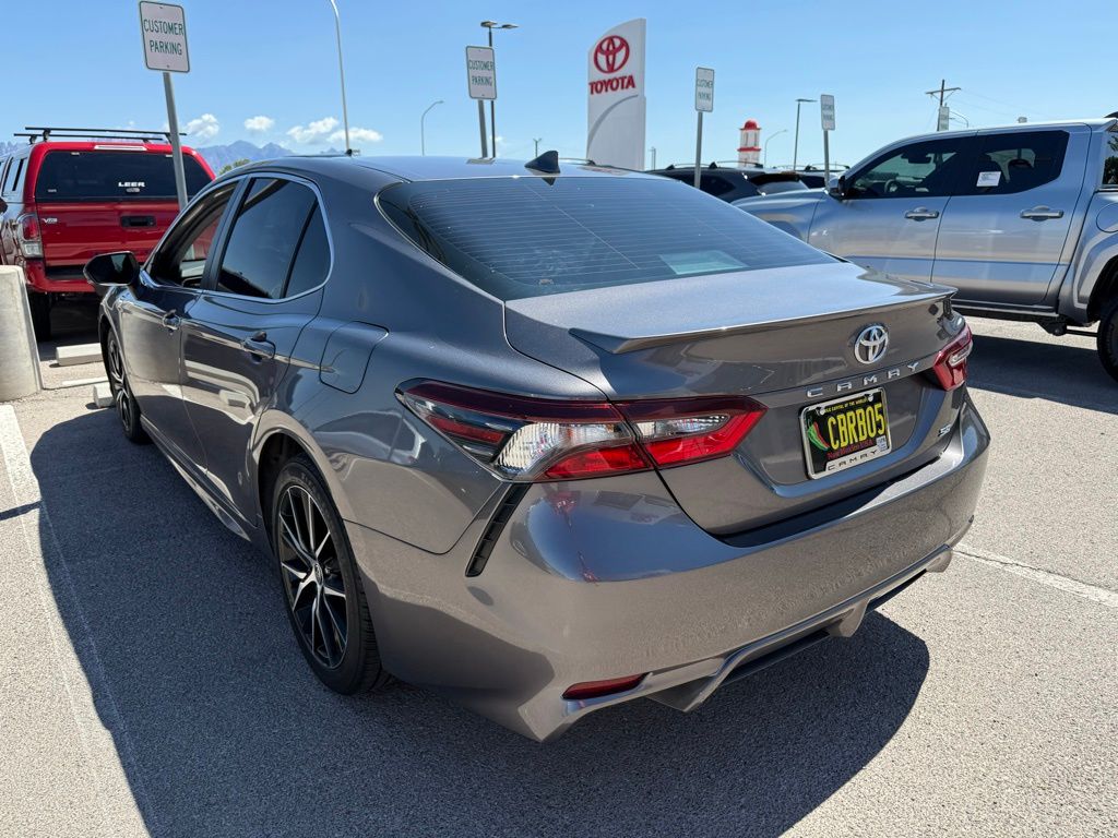 2022 Toyota Camry SE photo 7