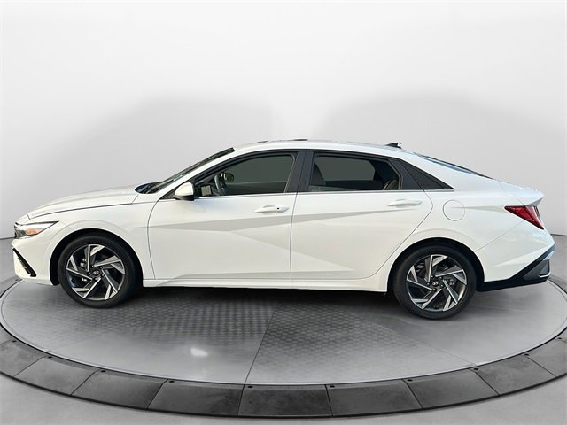 2025 Hyundai Elantra SEL Convenience photo 4