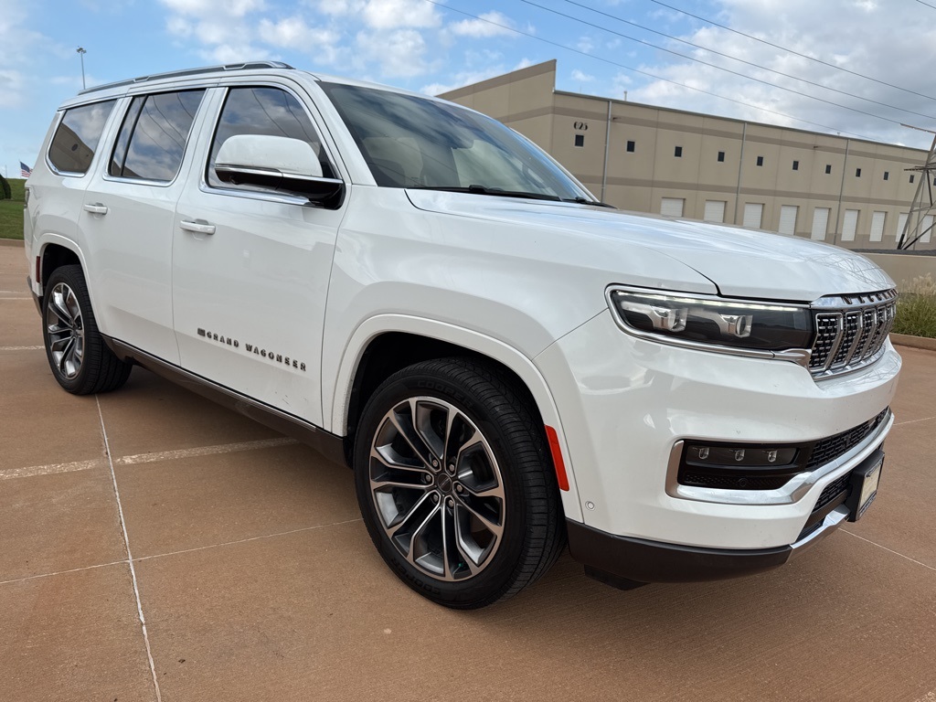 2022 Jeep Grand Wagoneer III photo 3