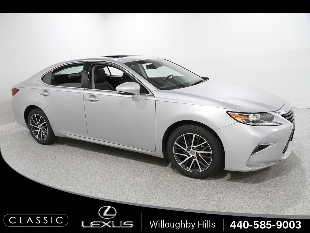 2017 Lexus ES Base's photo