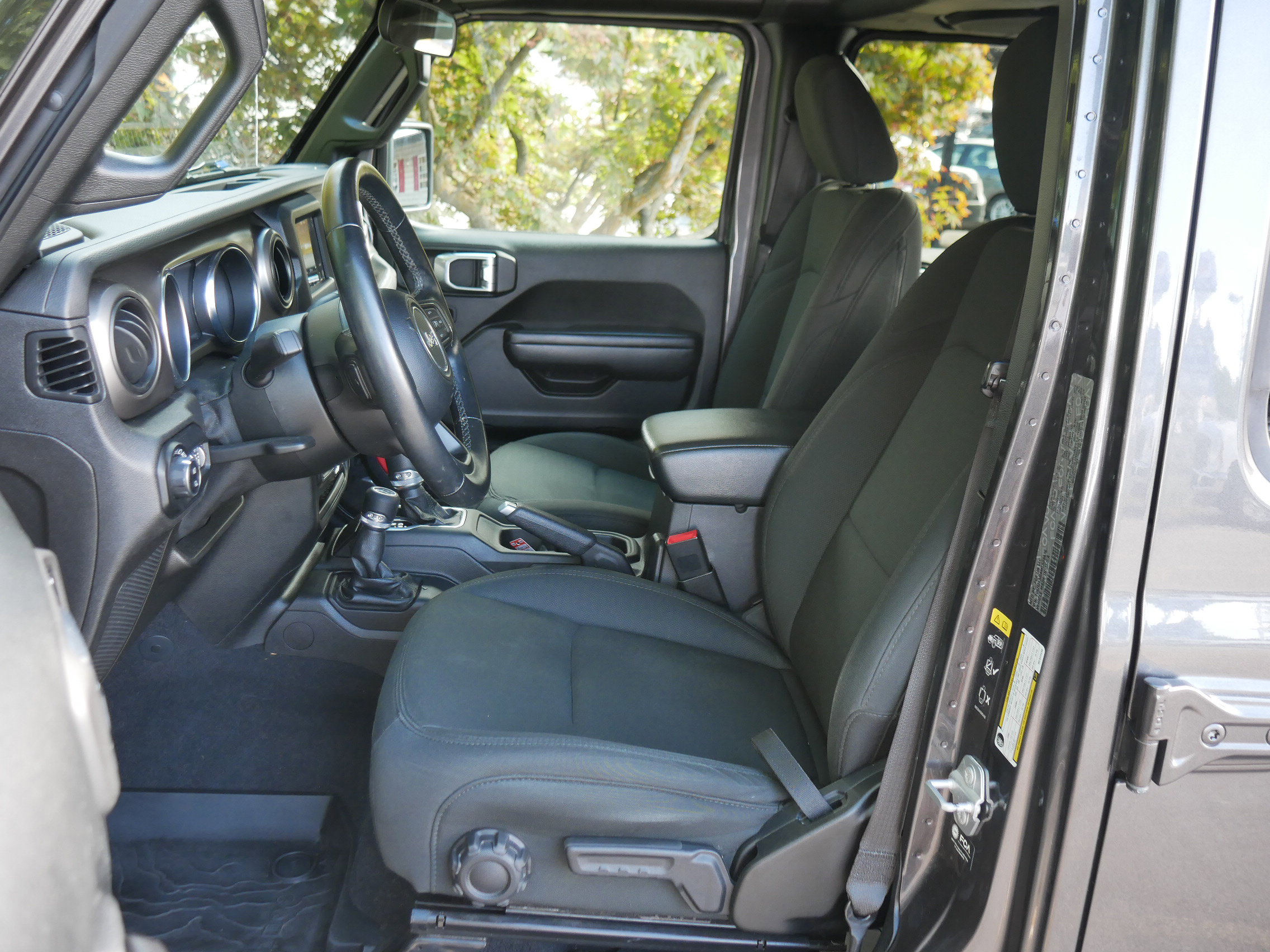 2021 Jeep Gladiator Sport S photo 2